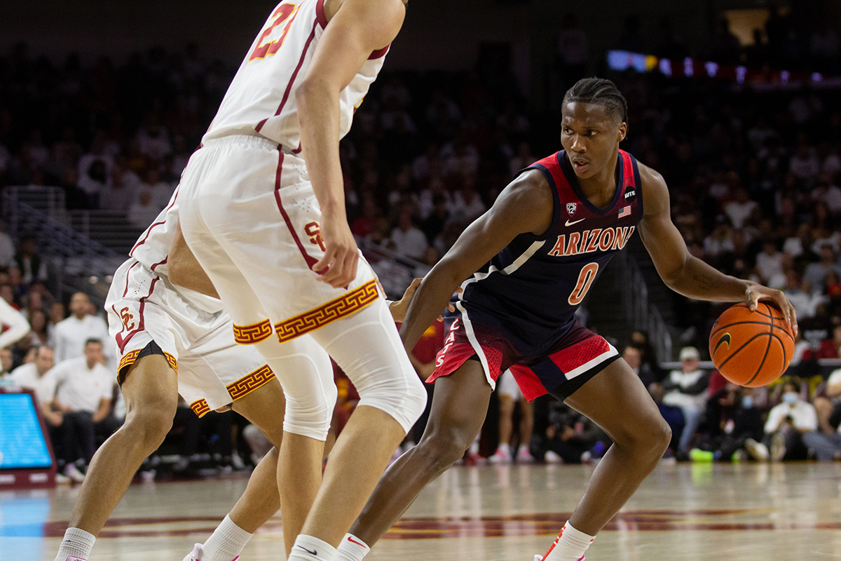 UArizona’s Bennedict Mathurin dribbles through traffic at the Galen Center in Los Angeles on March 1, 2022. (Photo by Lauren Lively/Cronkite News)
