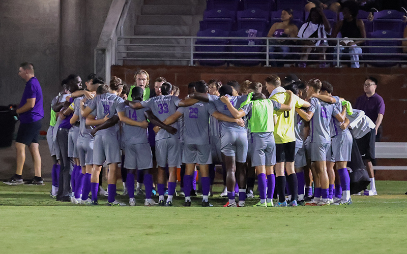 The GCU men's soccer team, featuring 13 freshmen and six transfer players this season, aims to improve to 4-4-1 against Utah Tech. (Photo by Austin Ford/Cronkite News)