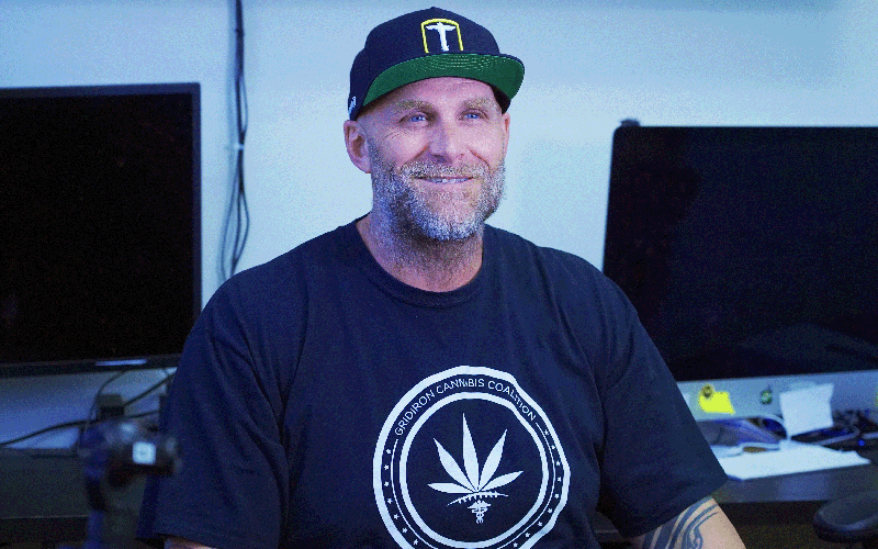 Former NFL player Kyle Turley discusses the positive health effects of cannabis at his new dispensary, Revenant, and what the company provides its customers. (Photo by Adrian Chandler/ Cronkite News)
