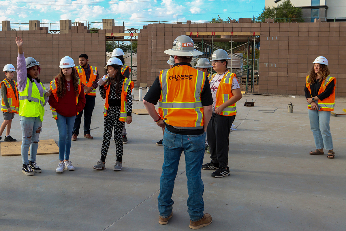 Students in the TradeUp! program at Madison Park Middle School in Phoenix are guided by Nelson Martinez Jr., the jobsite superintendent for Chasse Building Team, an Arizona construction group that’s constructing an addition at the school. Photo taken Nov. 1, 2022. (Photo by Justin Spangenthal/Cronkite News)