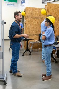 Electrical instructor Jamie Miller speaks to student Liliana Bustos, 18, during class at West-MEC in Buckeye on Sept. 16, 2022. (Photo by Emily Mai/Cronkite News)