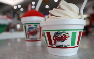 Joe’s Italian Ice in Tempe serves up Italian ice, also known as water ice, and soft serve ice cream for Eagles fans who have a sweet tooth. (Photo by Kaitlyn Parohinog/Cronkite News)