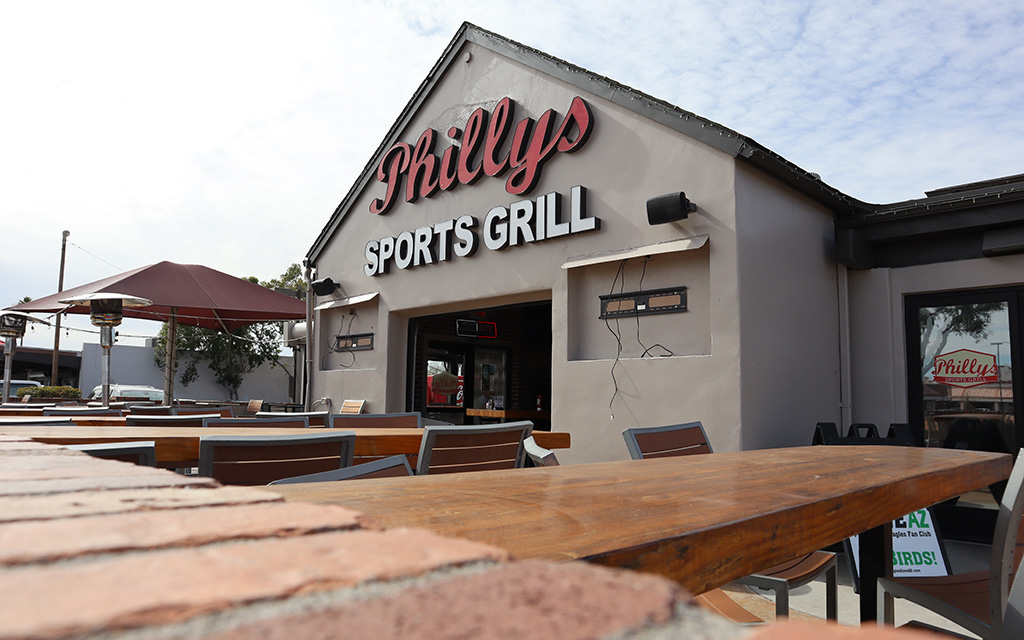 Philly's Sports Grill in Tempe offers additional outdoor seating for customers watching Eagles games during the season. For Super Bowl 57, the Eagles-themed restaurant is planning special events leading up to Sunday. (Photo by Kaitlyn Parohinog/Cronkite News)