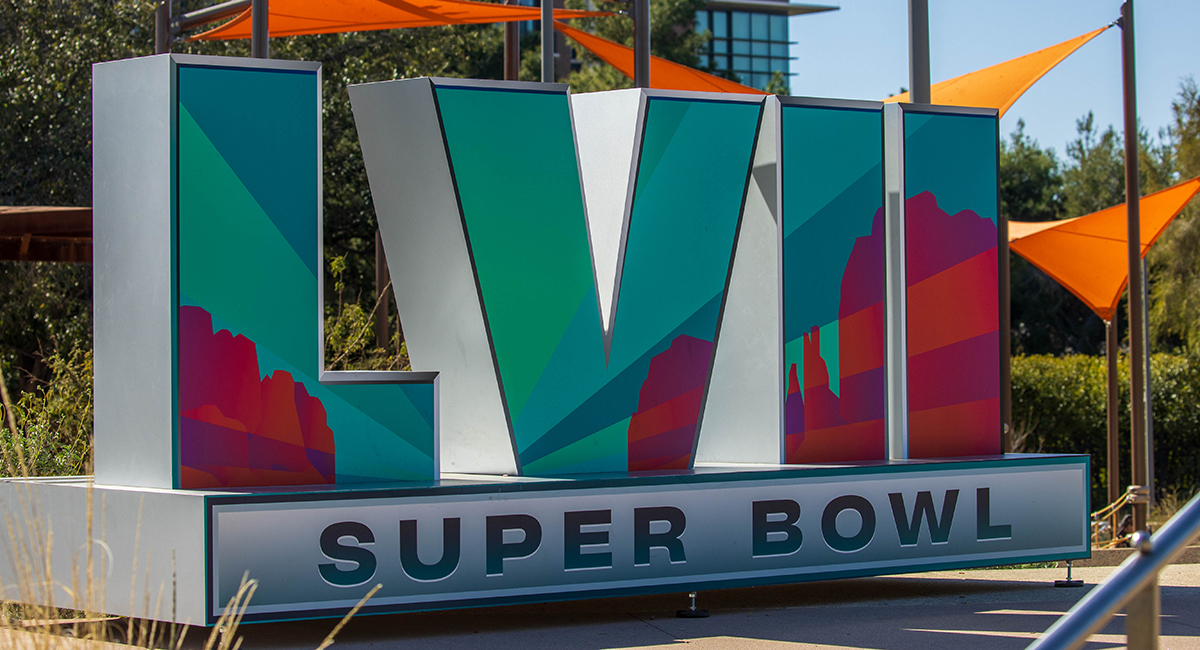 The logo for the 2023 Super Bowl stands in Margaret T. Hance Park in Phoenix, representing Arizona’s fourth Super Bowl with a bright desert landscape. (Photo by Drake Presto/Cronkite News)
