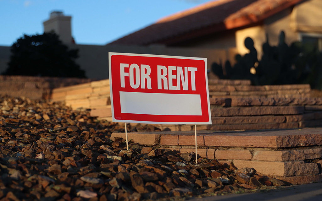 Residents who have struggled with high rents in Phoenix are calling on city officials to pass an ordinance that would prohibit landlords from rejecting renters who rely on Section 8 housing vouchers and unemployment benefits for income. (Photo by Paula Soria/Cronkite News)