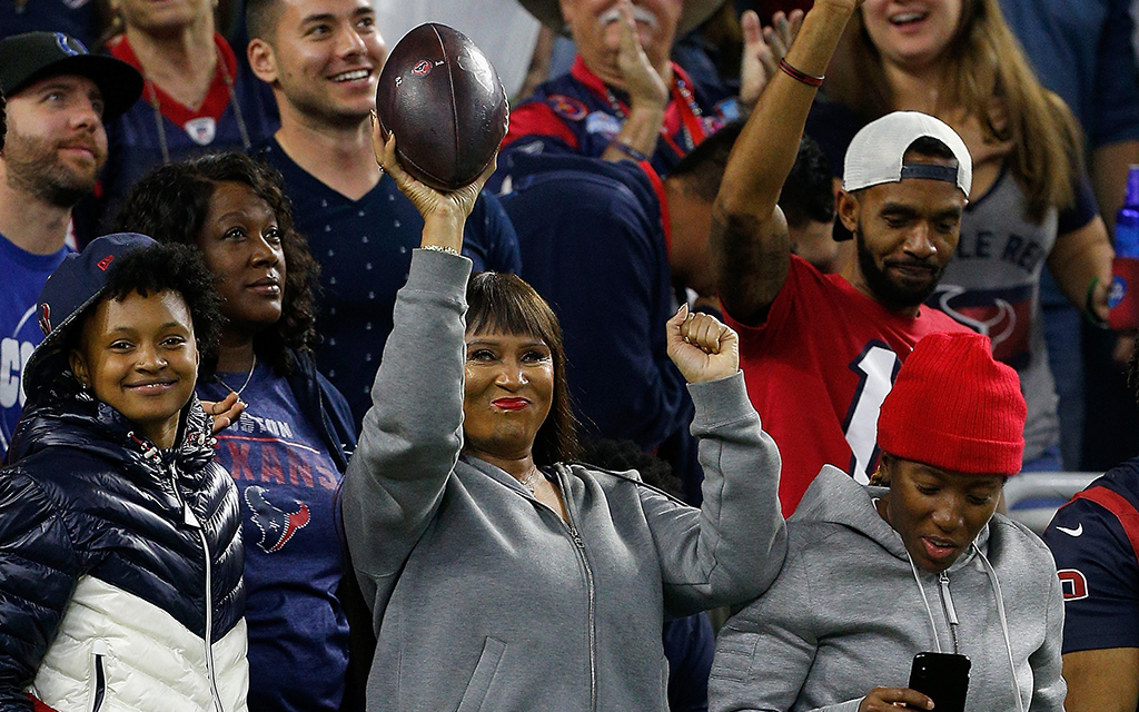 Sabrina Greenlee has long support her son DeAndre Hopkins, whether he played for the Texans or the Cardinals. And he supports her work helping domestic violence survivors. (Photo by Bob Levey/Getty Images)