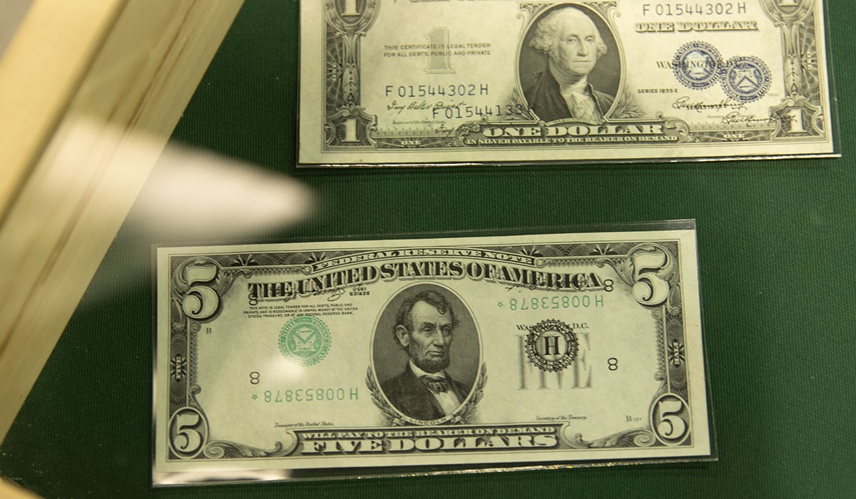 A misprinted $5 bill with upside-down serial numbers and a $1 bill with double serial numbers are on display at the 2023 National Money Show, hosted by the American Numismatic Association at the Phoenix Convention Center on March 2, 2023. (Photo by Lydia Curry/Cronkite News)
