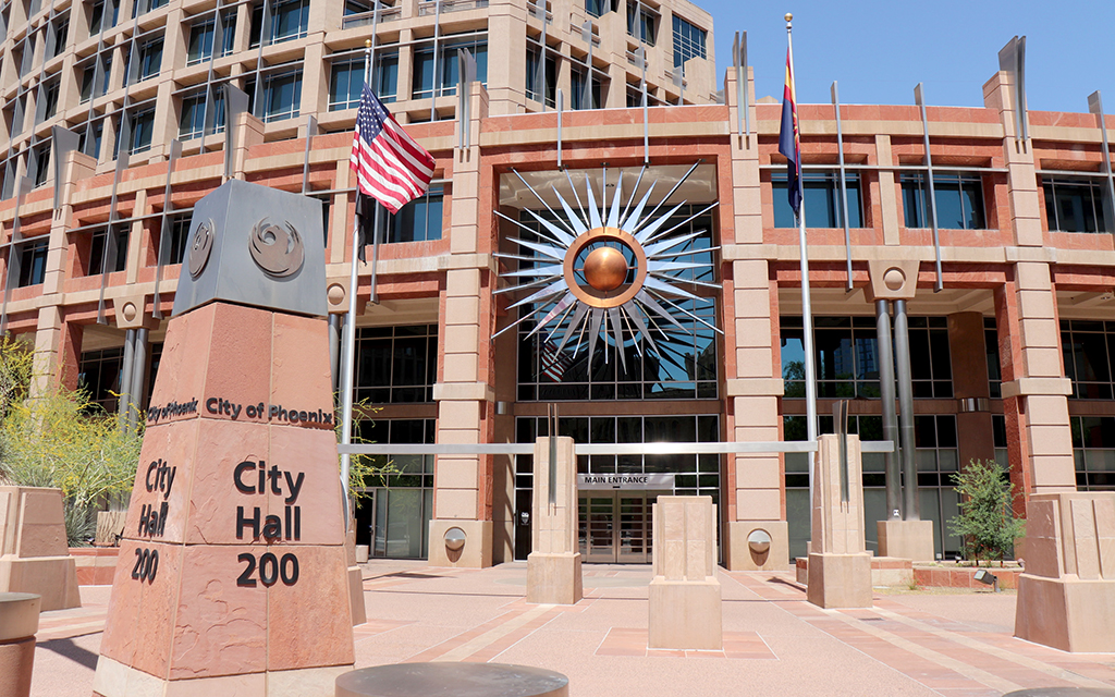 Phoenix is the only city among the 10 largest U.S. cities that does not have an ethics board or commission. (Photo by Emma Peterson/Howard Center for Investigative Journalism)