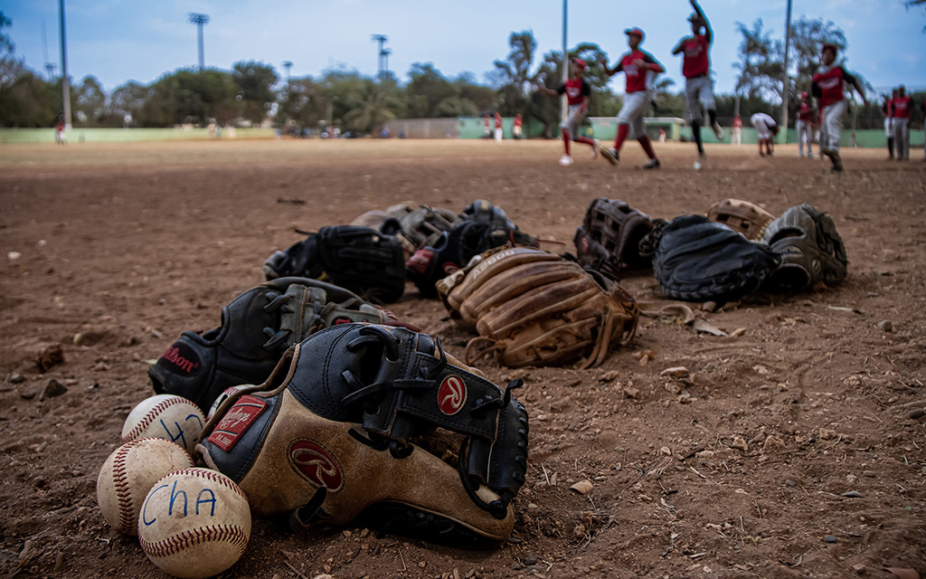 Is playing baseball still the dream for sons of big leaguers?