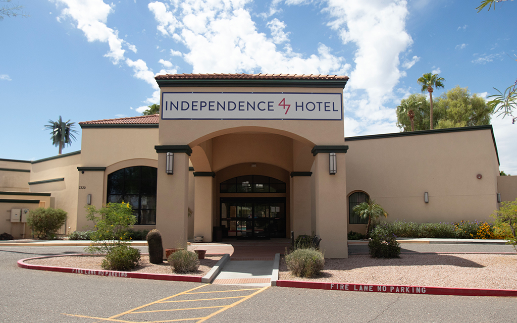 The Scottsdale City Council approved a nearly-$500,000 contract for the Independence 47 Hotel to provide temporary housing for senior citizens and families with children experiencing homelessness. (Photo by Hunter Fore/Cronkite News)