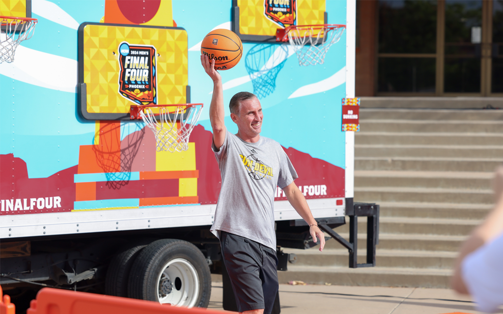 Hurley throws basketball at final four event