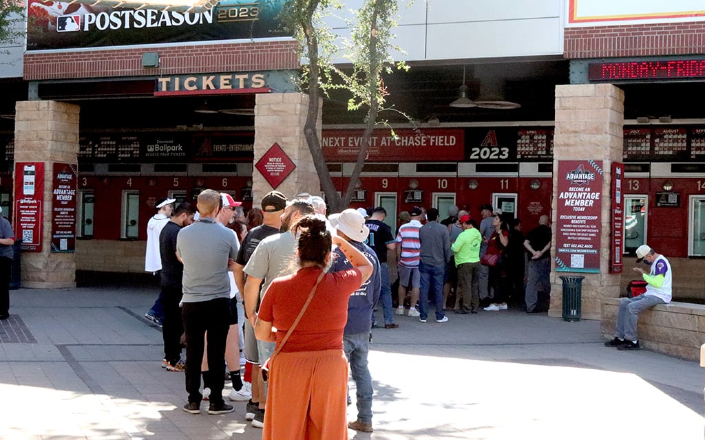 Arizona Diamondbacks fans wait in a long line at Chase Field to buy last-minute World Series tickets. Ticket prices have doubled since the team advanced Tuesday with a win over the Philadelphia Phillies in Game 7 of the NLCS. (Photo by Hunter Fore/Cronkite News)