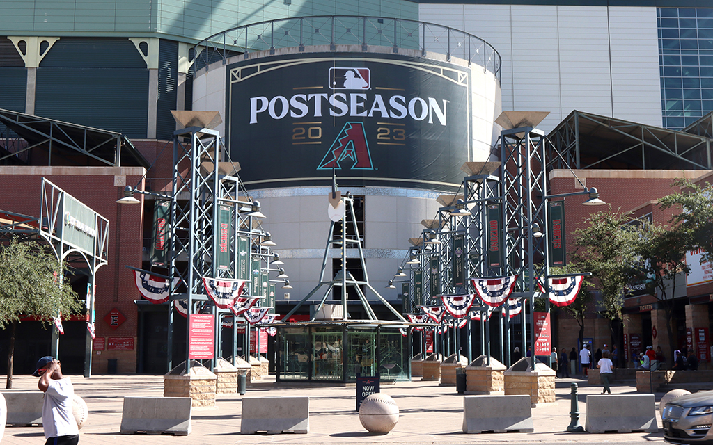 The Arizona Diamondbacks will face the Texas Rangers in the World Series, and Phoenix hotels, restaurants and transportation services are preparing for the influx of visitors. (Photo by Hunter Fore/Cronkite News)