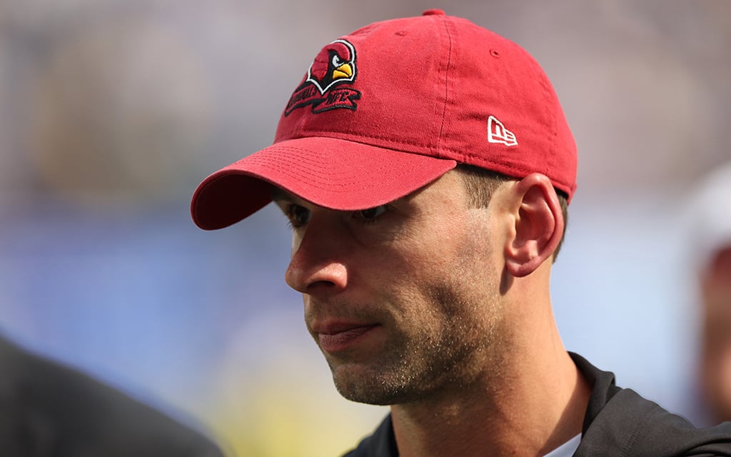 The Arizona Cardinals face ongoing struggles as coach Jonathan Gannon discusses the team's inability to close out games. (Photo by Jordy Fee-Platt/Cronkite News)