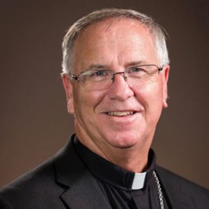 El Obispo John Dolan fundó la Asociación de Ministros de Salud Mental Católica en 2019 y la Oficina de Ministerio de Salud Mental en la Diócesis Católica Romana de Phoenix en 2022. (Foto cortesía de la Asociación de Ministros de Salud Mental Católica)