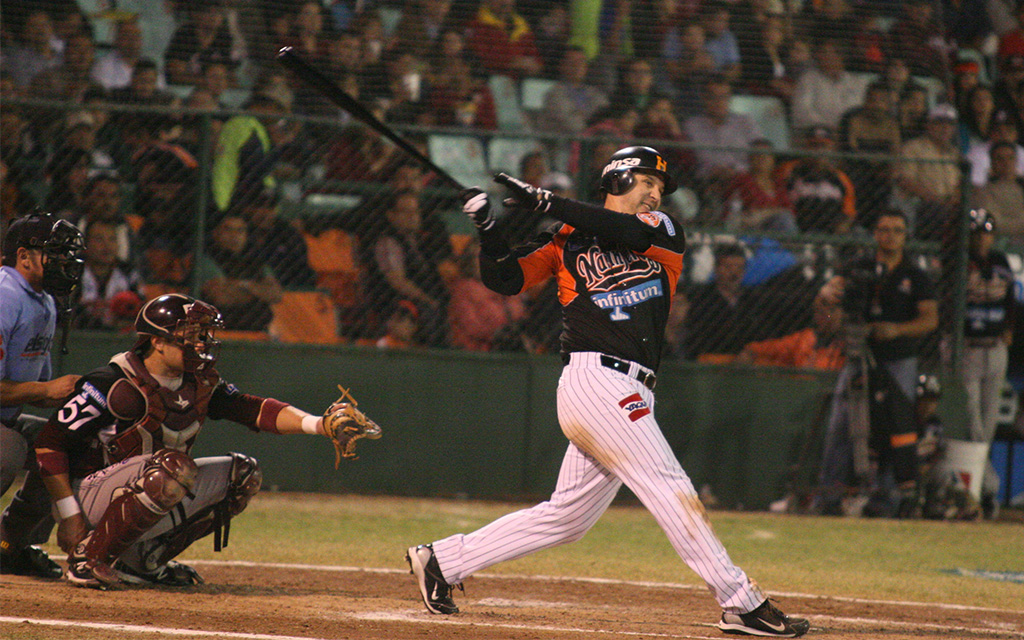 Erubiel Durazo jugando para el equipo de béisbol de su ciudad natal Naranjeros de Hermosillo. (Cortesía Priscilla Mungarro)