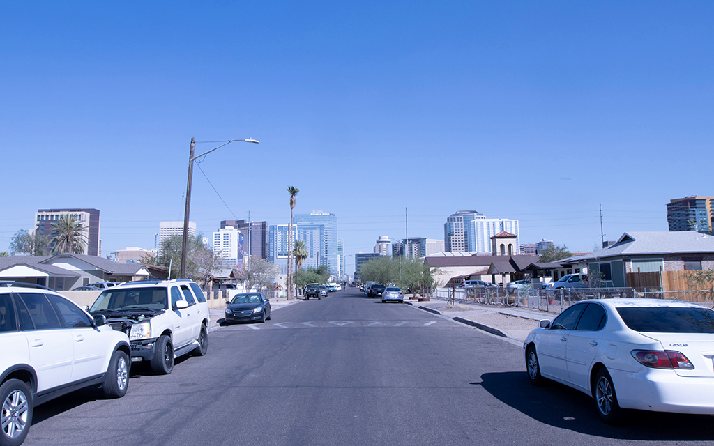 A Phoenix street is sparsely populated with foliage. (Photo by Hunter Fore/Cronkite News)