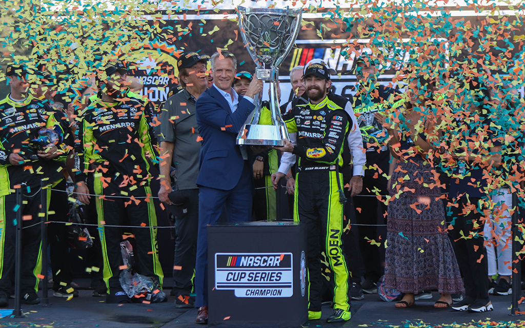 NASCAR President Steve Phelps (left) and Chevrolet driver Ryan Blaney (right) hold up the Cup Series championship at Phoenix Raceway Sunday in Avondale. (Photo by Reece Andrews/Cronkite News)