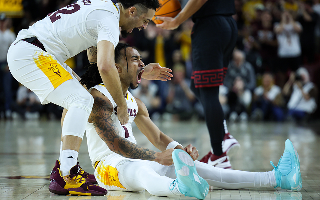 Jose Perez enthusiastically hypes up Frankie Collins after one of USC Trojans’ season-high 22 turnovers. (Photo by Bennett Silvyn/Cronkite News)
