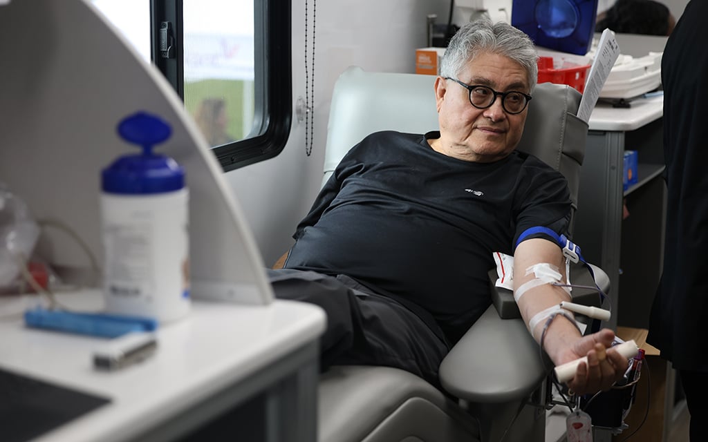 John Chavez gets his blood drawn in a donation chair on Feb 10. (Photo by Jack Orleans/Cronkite news)