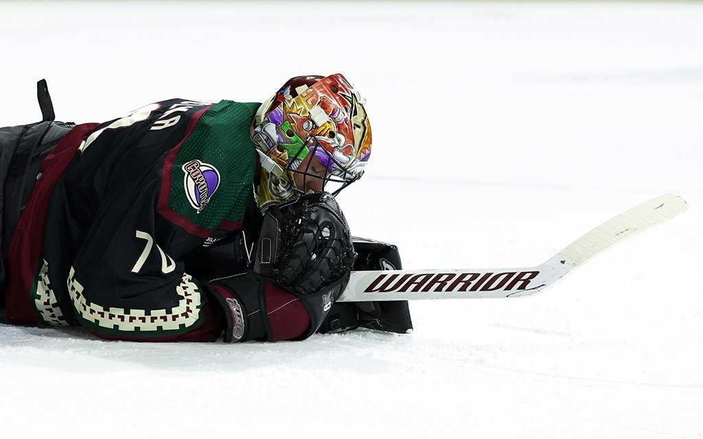 Stuck in a downward spiral, goaltender Karel Vejmelka and the Arizona Coyotes seek to snap an 11-game losing streak Sunday. (Photo by Zac BonDurant/Getty Images)