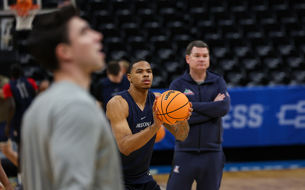 Arizona senior forward Keshad Johnson drains a three while practicing ahead of their game against Long Beach State as coach Tommy Lloyd watches. (Photo by Hayden Cilley/Cronkite News)