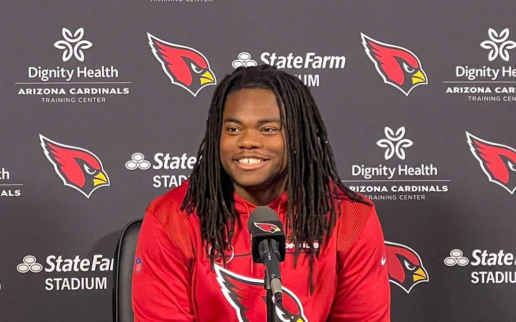 Running back Dee Jay Dallas joins the Arizona Cardinals after playing four seasons with the division-rival Seattle Seahawks. (Photo by Aaron Decker/Cronkite News)