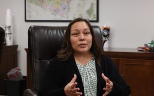 Kristan Johnson ha estado trabajando en la Autoridad de Servicios Públicos de Tohono O'odham durante 23 años. 