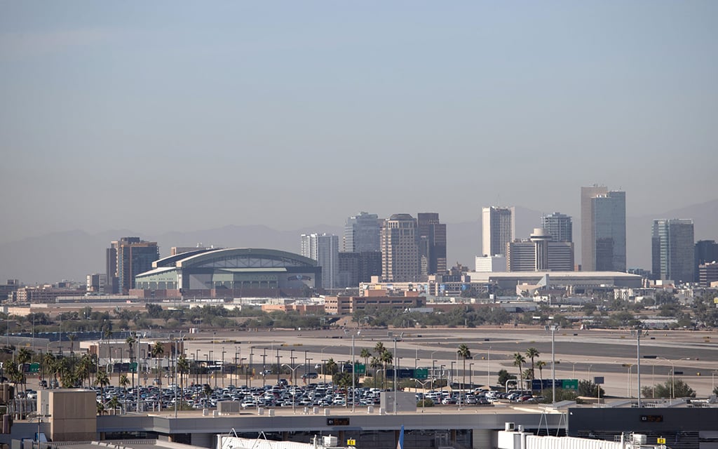 The American Lung Association designated the Phoenix-Mesa area in the top 10 most-polluted cities by ozone and by year-round particle pollution in its State of the Air 2023 report. (File photo by Kasey Brammell/Cronkite News)