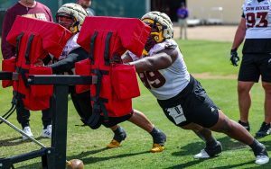 C.J. Fite works on his explosiveness out of the snap during spring practice. Fite will have an increased role compared to last season. (Photo by Spencer Barnes/Cronkite News)