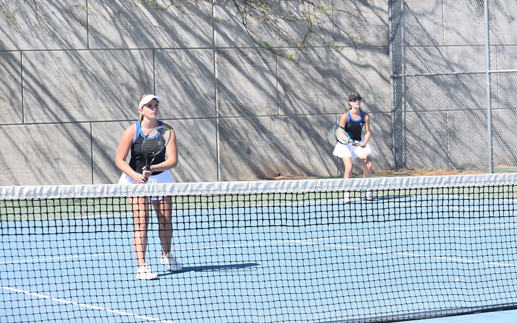 With a 12-1 record, sophomore Gracie Petrow and junior Charlotte Henderson of Catalina Foothills High School are the top doubles pair in the AIA’s Division II and hope their success will help bring the Falcons another state championship even after a rocky season. (Photo by Brett Lapinski/Cronkite News)