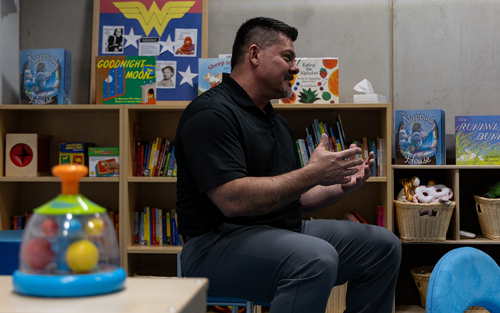 Edward Casillas, program and services development manager at the Family Involvement Center, speaks about his experience as a dad at the Phoenix Families First Resource Center in the Burton Barr Central Library. Photo taken in Phoenix on April 8, 2024. (Photo by Emily Mai/Cronkite News)