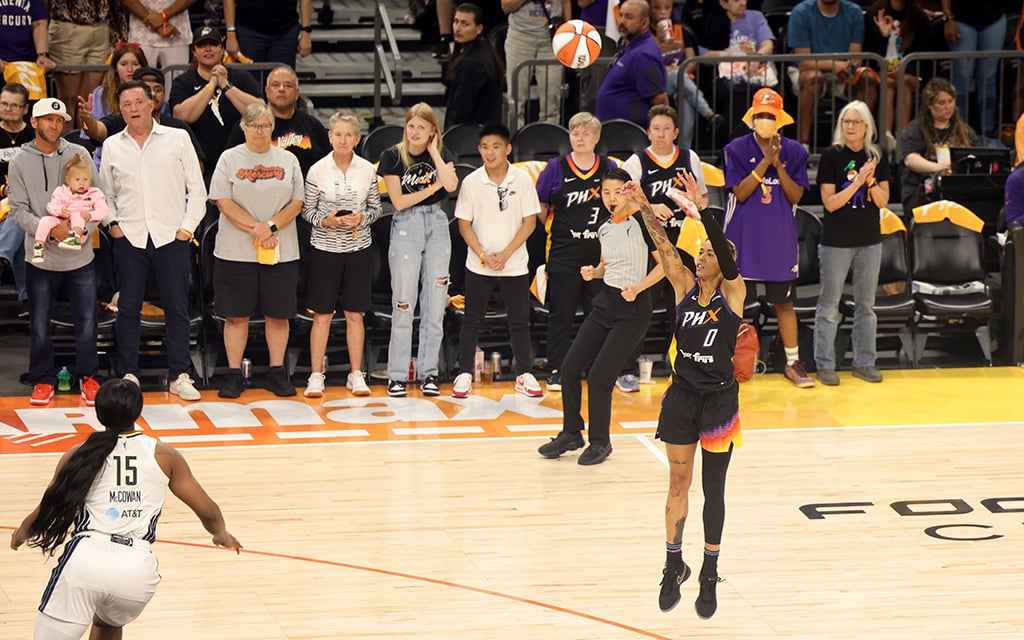 Phoenix guard Kahleah Copper sinks a 3-pointer Saturday against Dallas, contributing to her 32-point performancethat helped her surpass 3,000 career points. (Photo by Shirell Washington/Cronkite News)