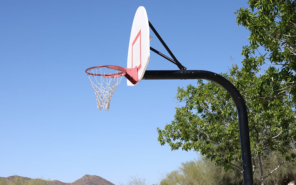 A basketball hoop at Palo Verde Park in Peoria. (Photo by Lauren Kobley/Cronkite News)