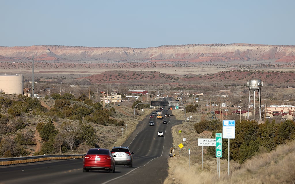 Cars travel west on Highway 264 toward Ganado, population 883 as of 2020. (Photo by Kevinjonah Paguio/Cronkite News)