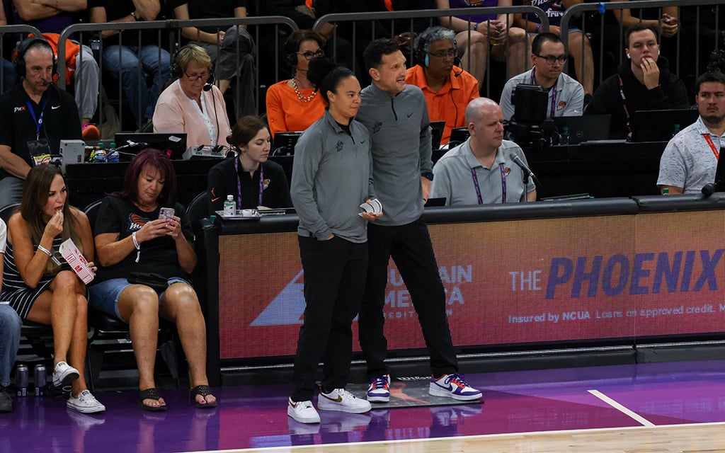 Nate Tibbetts confers with assistant coach Kristi Toliver, highlighting the collaborative family atmosphere behind the Phoenix Mercury's promising season. (Photo by Shirell Washington/Cronkite News)