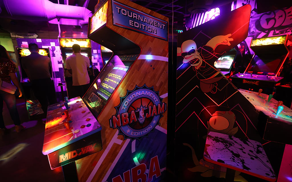 NBA Jam Tournament Edition and “The Simpsons” arcade machine at Cobra Arcade Bar on June 26, 2024. NBA Jam is a favorite among Cobra visitors. (Photo by Stella Subasic/Cronkite News)