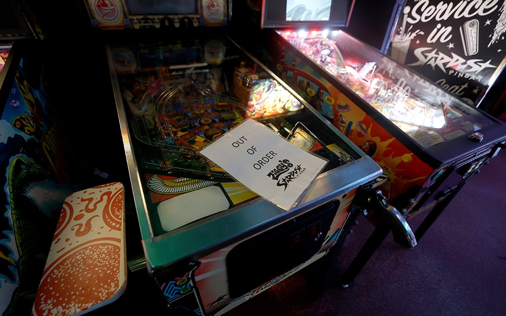 A pinball machine at Stardust Pinbar with an "Out of Order" sign on June 26, 2024. Machines that break down will get replaced by other games until they are fixed. (Photo by Stella Subasic/Cronkite News)