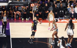 Allen's commitment to basketball helps her push through her mental health struggles and injury. (Photo by Shirell Washington/Cronkite News)