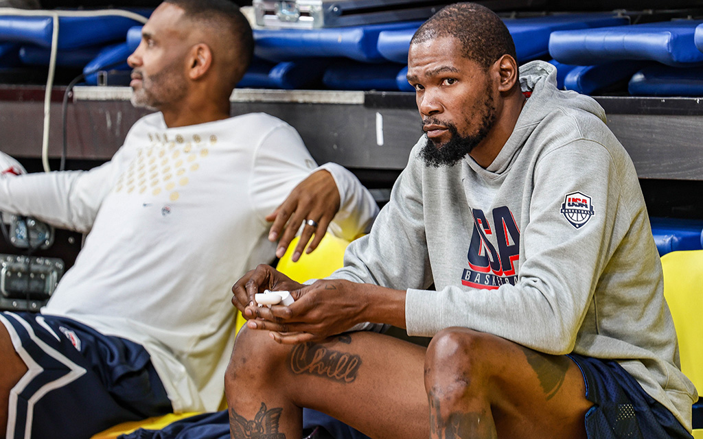 Kevin Durant listens to music before practice; like most athletes, it helps a athlete focus on the task in front of them. (Photo by Spencer Barnes/Special for Cronkite News)