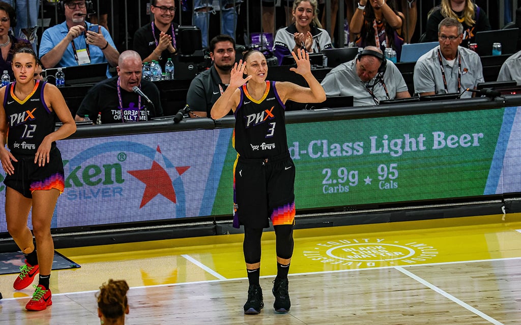 Diana Taurasi takes the court in the final moments of the game as receives an ovation from all in attendance at Footprint Center in the season finale against the Seattle Storm. (Photo by Spencer Barnes/Cronkite News)