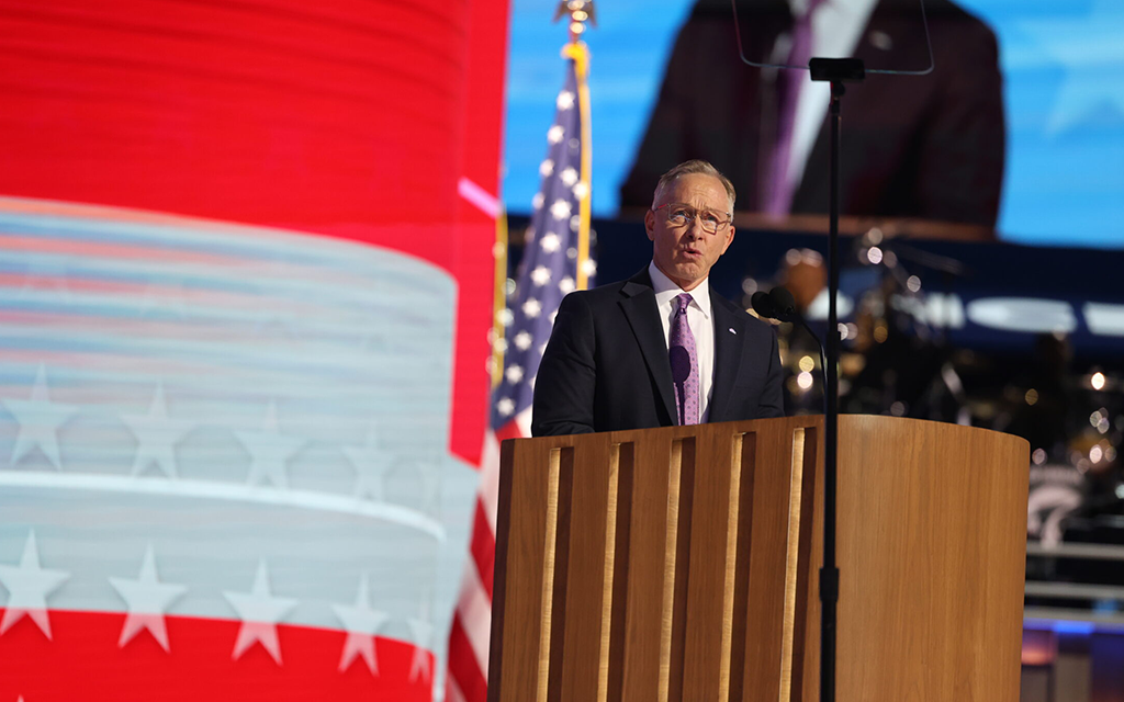 Mesa Mayor John Giles speaking at a podium