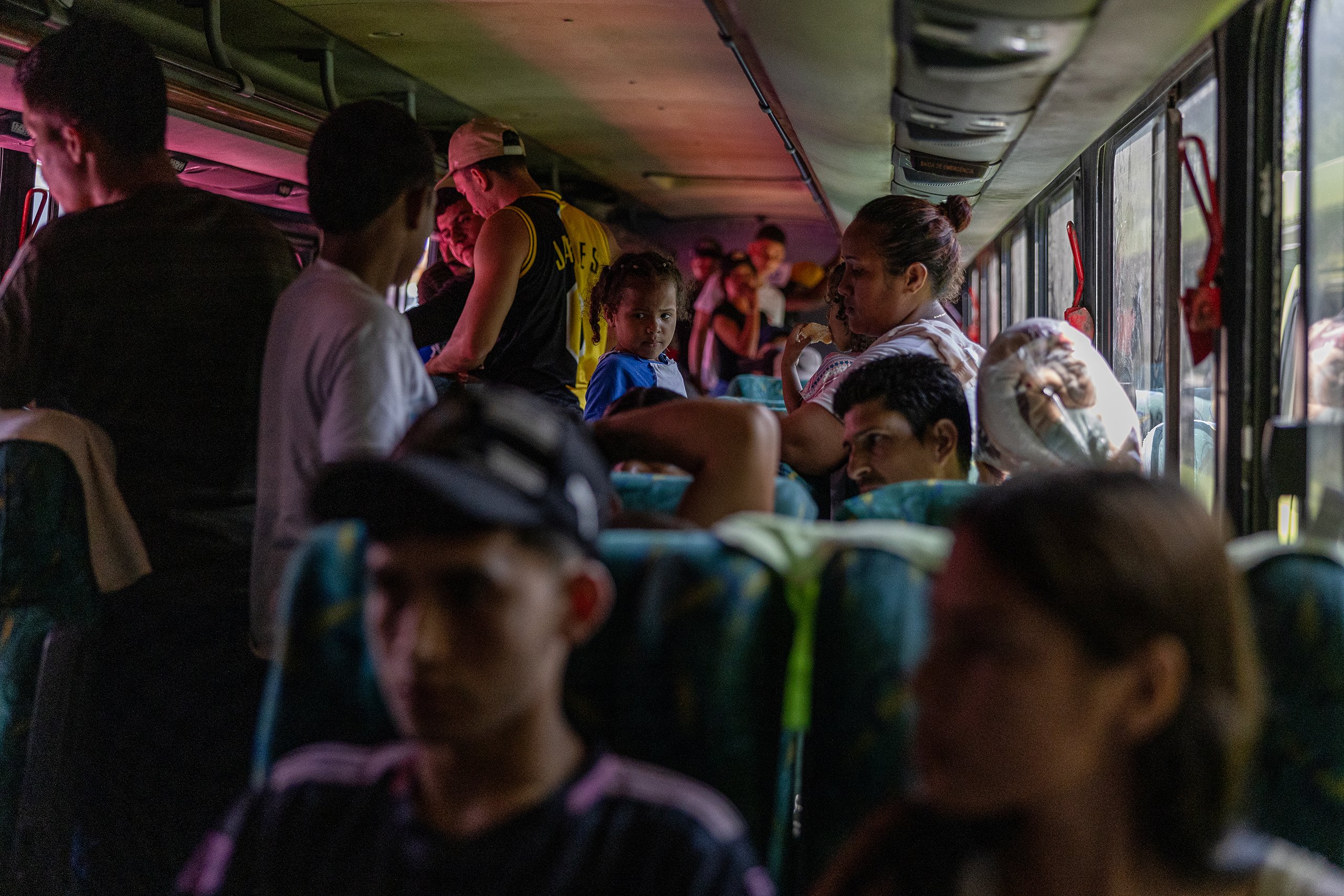 Migrant families take their seats on a bus chartered by Costa Rican government for the next leg of a trip north toward the United States. (Photo by Christopher Lomahquahu/Cronkite Borderlands Project)
