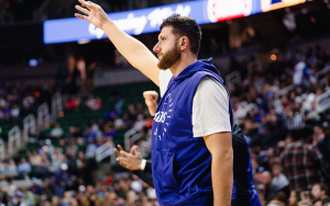 Player holds up three point signal at Suns basketball game