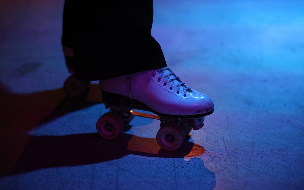 Ashley Madison skates around the Zoni Girls roller venue at the Arizona Center in downtown Phoenix on Nov. 16, 2024. (Photo by Aryton Temcio/Cronkite News)